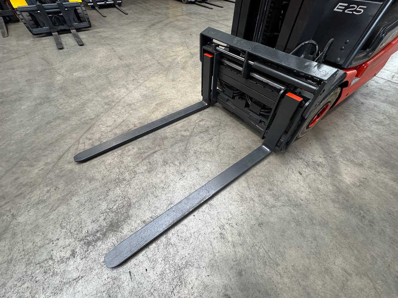 36/2018 SERVICE+UVV 11/2026 LINDE E25 2.500KG 3.+4. VALVE FORK ADJUSTER ELECTRIC FORKLIFT 4.532 HOURS - 叉车:图2 36/2018 SERVICE+UVV 11/2026 LINDE E25 2.500KG 3.+4. VALVE FORK ADJUSTER ELECTRIC FORKLIFT 4.532 HOURS - 叉车:图2