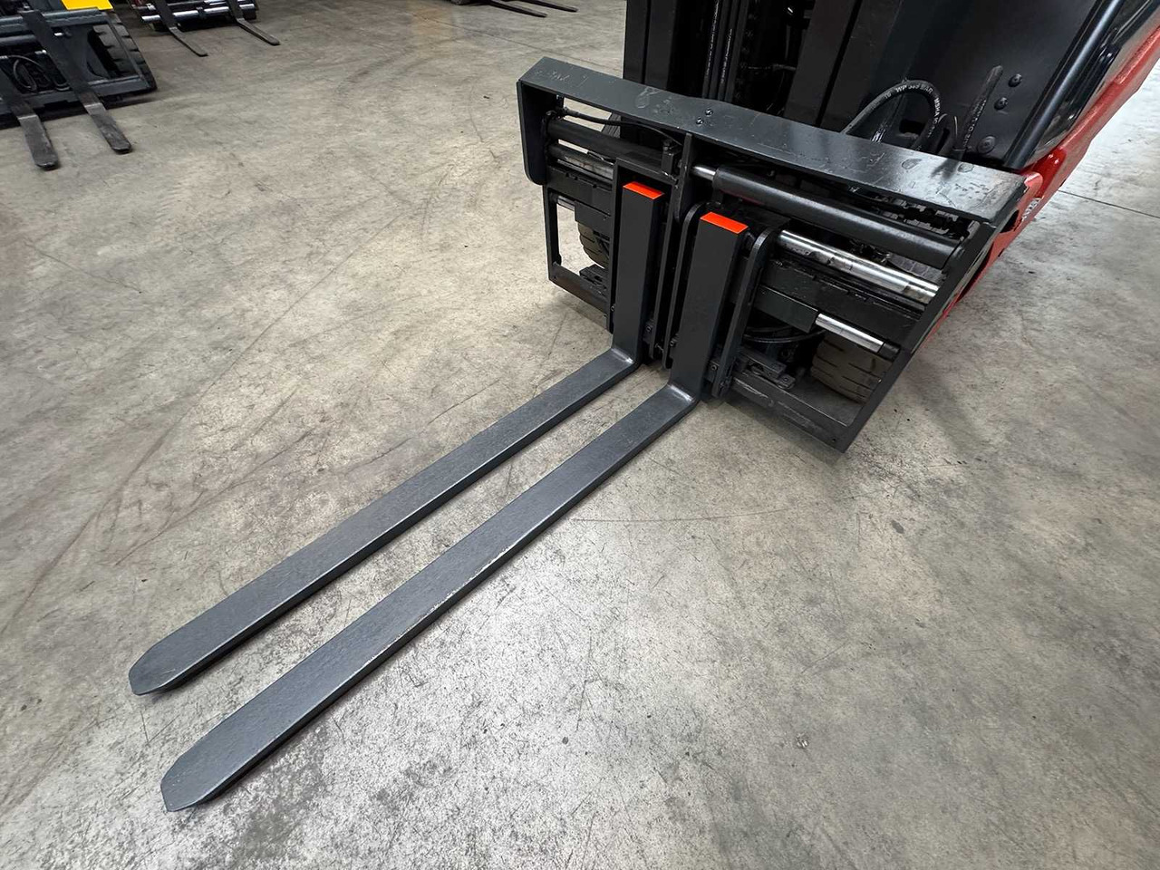 36/2018 SERVICE+UVV 11/2026 LINDE E25 2.500KG 3.+4. VALVE FORK ADJUSTER ELECTRIC FORKLIFT 4.532 HOURS - 叉车:图3 36/2018 SERVICE+UVV 11/2026 LINDE E25 2.500KG 3.+4. VALVE FORK ADJUSTER ELECTRIC FORKLIFT 4.532 HOURS - 叉车:图3