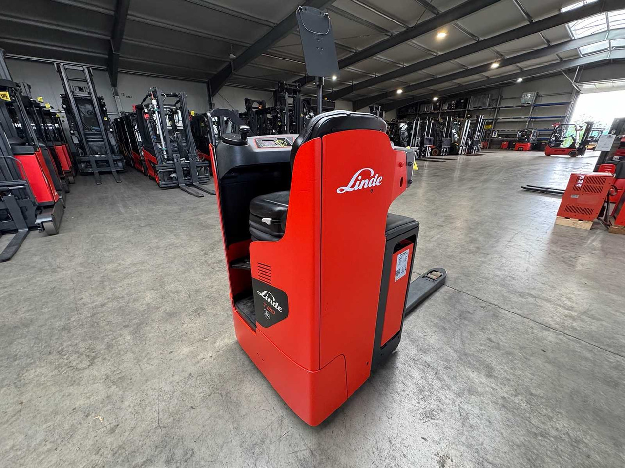 BATTERY 46/2023 BJ.2020 SERVICE + UVV 08/2026 LINDE T20R PALLET TRUCK STACKER ANT 4,715 HOURS - 叉车:图3 BATTERY 46/2023 BJ.2020 SERVICE + UVV 08/2026 LINDE T20R PALLET TRUCK STACKER ANT 4,715 HOURS - 叉车:图3