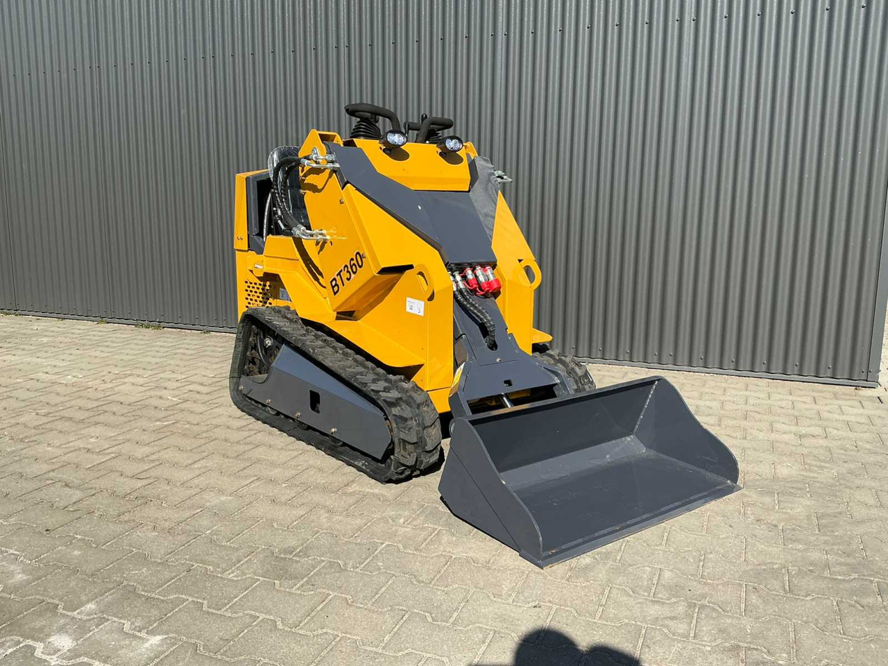 Bison Tek BT360 - 滑移装载机:图2 Bison Tek BT360 - 滑移装载机:图2