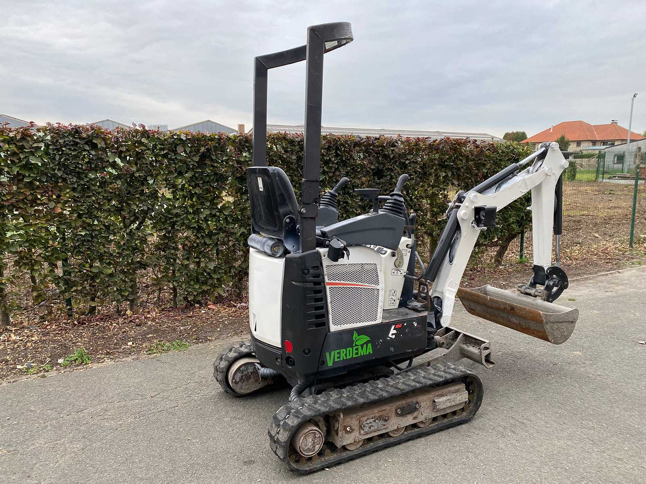 Bobcat E10z - 小型挖掘机:图2 Bobcat E10z - 小型挖掘机:图2