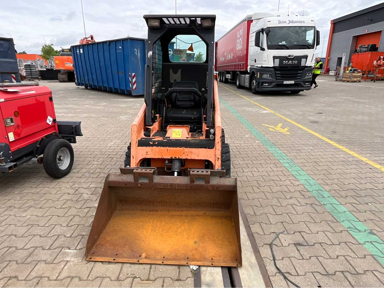 Bobcat S70 - 轮式装载机:图2 Bobcat S70 - 轮式装载机:图2