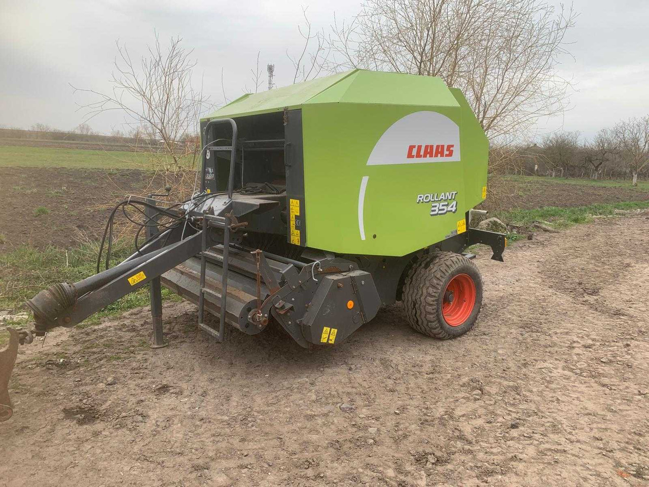 CLAAS Rollant 354 - 圆形打包机:图1 CLAAS Rollant 354 - 圆形打包机:图1