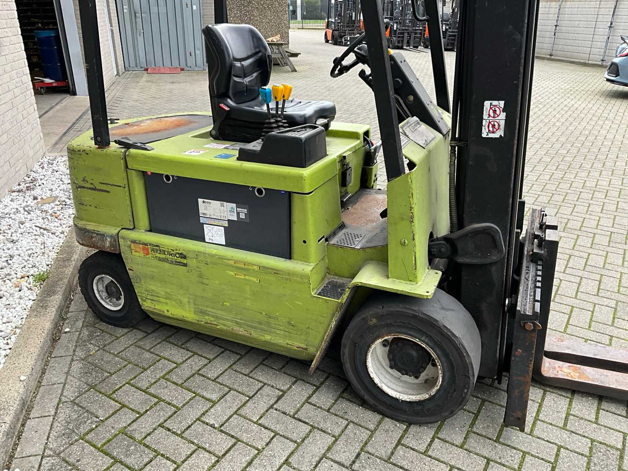 CLARK - EM30S - FORKLIFT - 叉车:图4 CLARK - EM30S - FORKLIFT - 叉车:图4