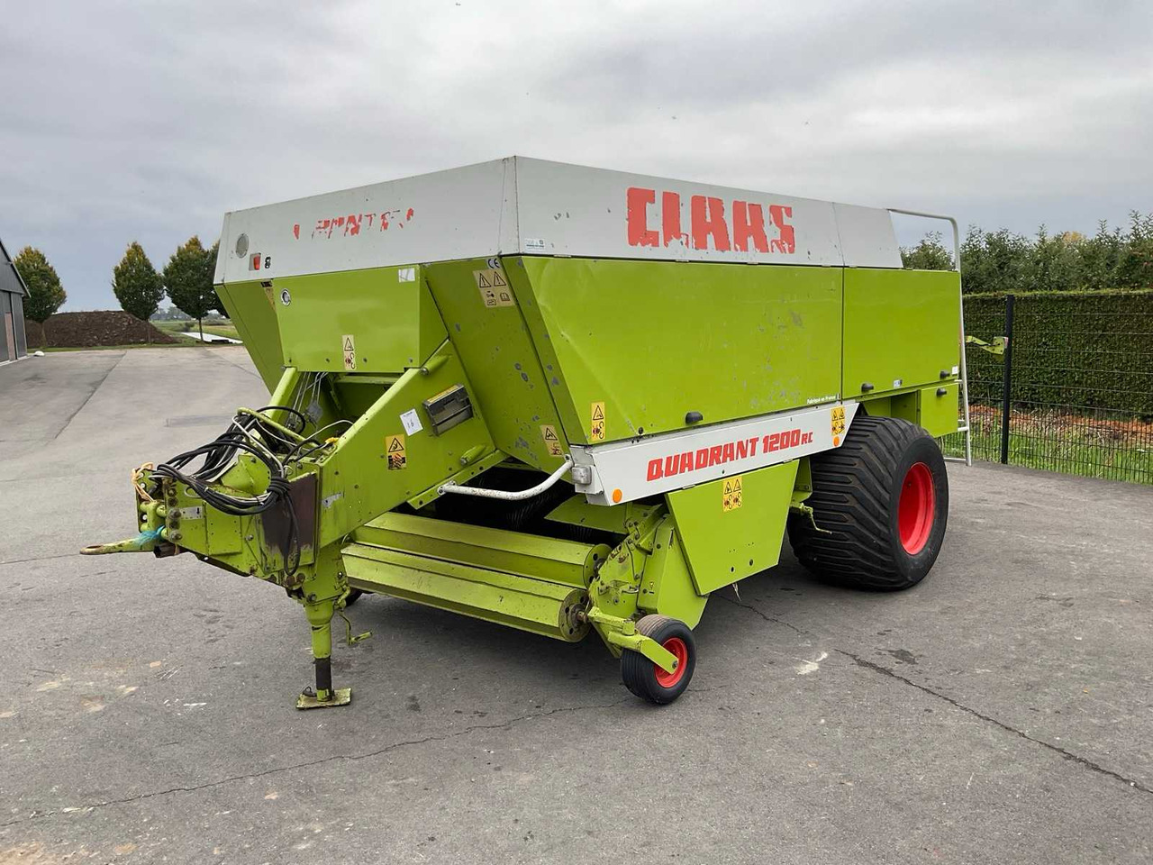 Claas Quadrant 1200 RC - 方形打包机:图3 Claas Quadrant 1200 RC - 方形打包机:图3