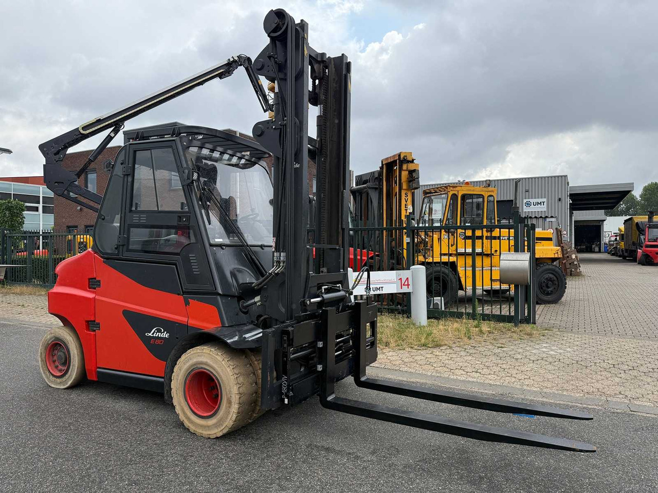 ELECTRIC LINDE E80-01/900 BATTERY 2020 - 4.5M FORK POSITIONER, SIDE-SHIFT - FORKLIFT YEAR OF MANUFACTURE 2017 - 叉车:图3 ELECTRIC LINDE E80-01/900 BATTERY 2020 - 4.5M FORK POSITIONER, SIDE-SHIFT - FORKLIFT YEAR OF MANUFACTURE 2017 - 叉车:图3