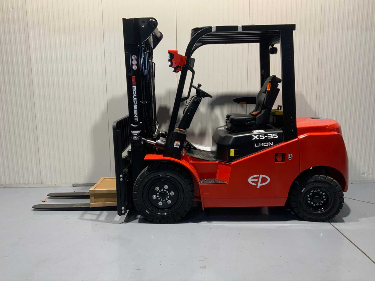 EP 3500KG LIFTING CAPACITY- 4.8 METER PLYWOOD, FREE-LIFT, SIDE-SHIFT FORKLIFT - 叉车:图2 EP 3500KG LIFTING CAPACITY- 4.8 METER PLYWOOD, FREE-LIFT, SIDE-SHIFT FORKLIFT - 叉车:图2