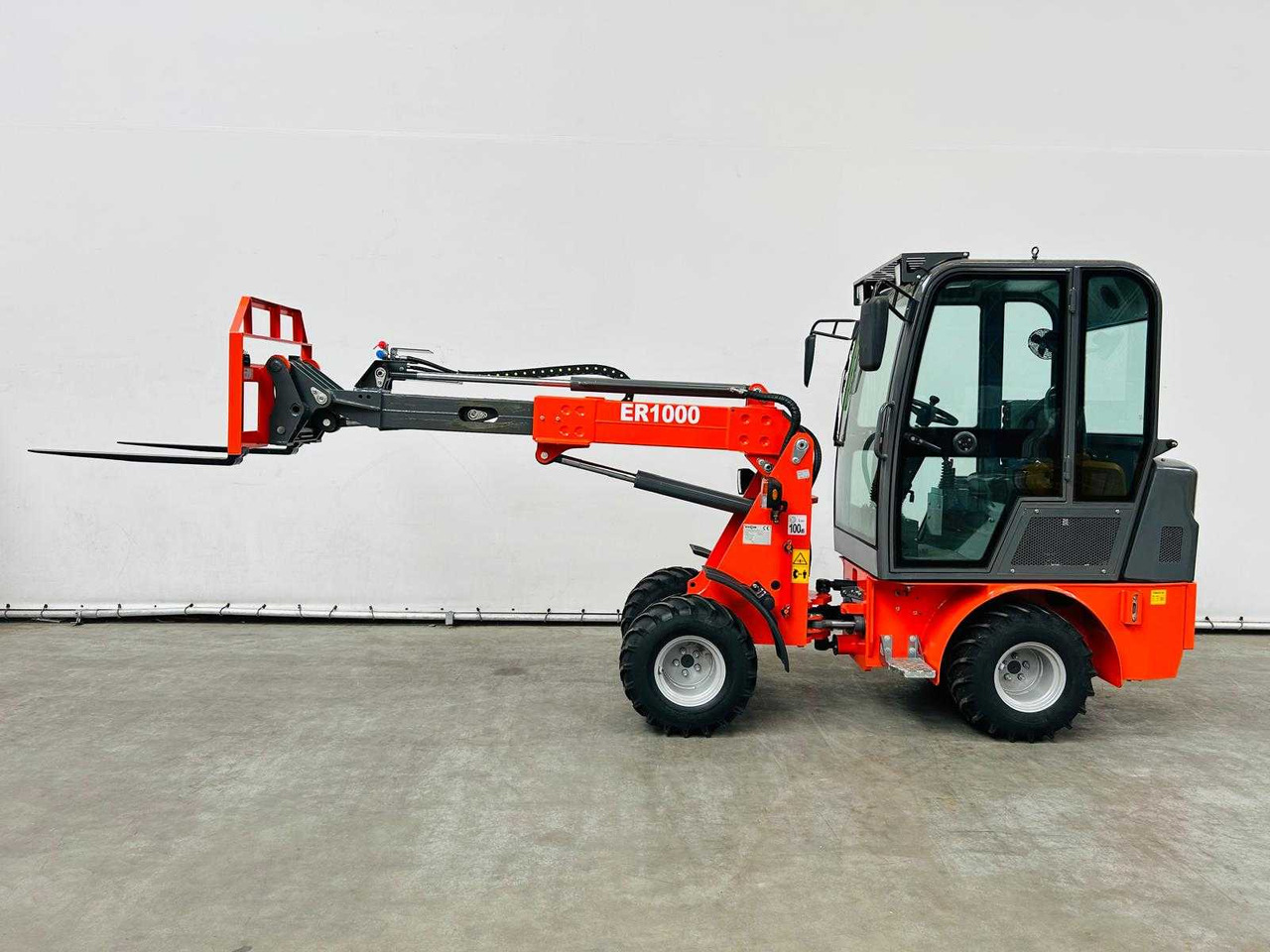 EVERUN - 2025 - ER1000 - TELESCOPIC ARTICULATED WHEEL LOADER KUBOTA EURO5 - 轮式装载机:图4 EVERUN - 2025 - ER1000 - TELESCOPIC ARTICULATED WHEEL LOADER KUBOTA EURO5 - 轮式装载机:图4