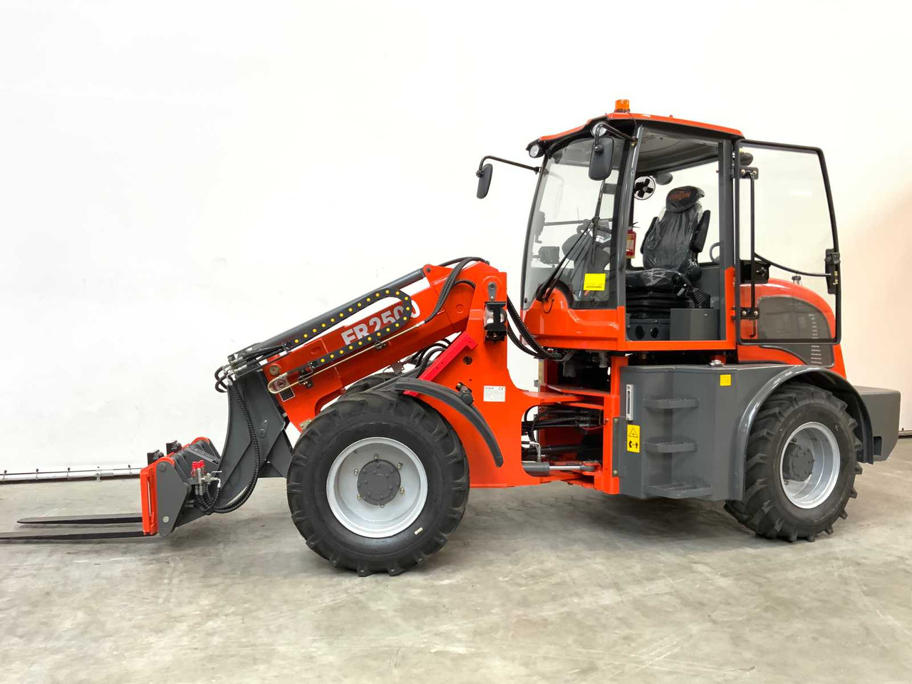 EVERUN - 2025 - ER2500 - TELESCOPIC WHEEL LOADER - 轮式装载机:图3 EVERUN - 2025 - ER2500 - TELESCOPIC WHEEL LOADER - 轮式装载机:图3