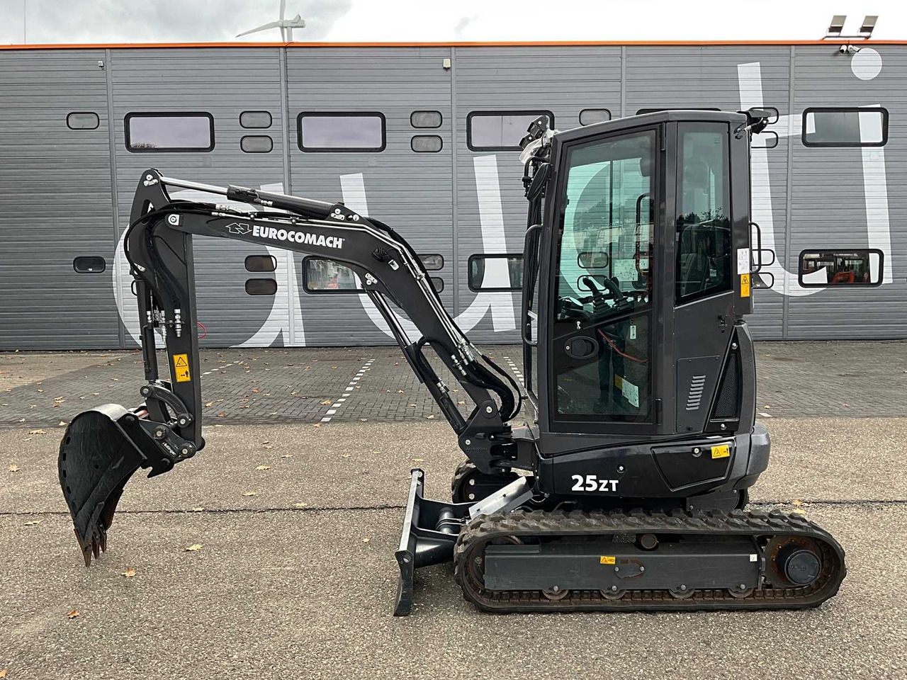 Eurocomach 25ZT - 小型挖掘机:图2 Eurocomach 25ZT - 小型挖掘机:图2