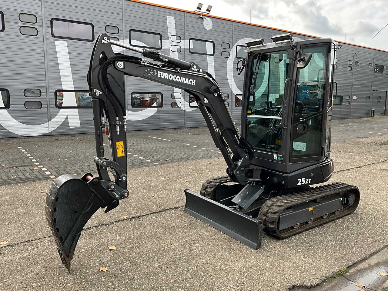 Eurocomach 25ZT - 小型挖掘机:图1 Eurocomach 25ZT - 小型挖掘机:图1