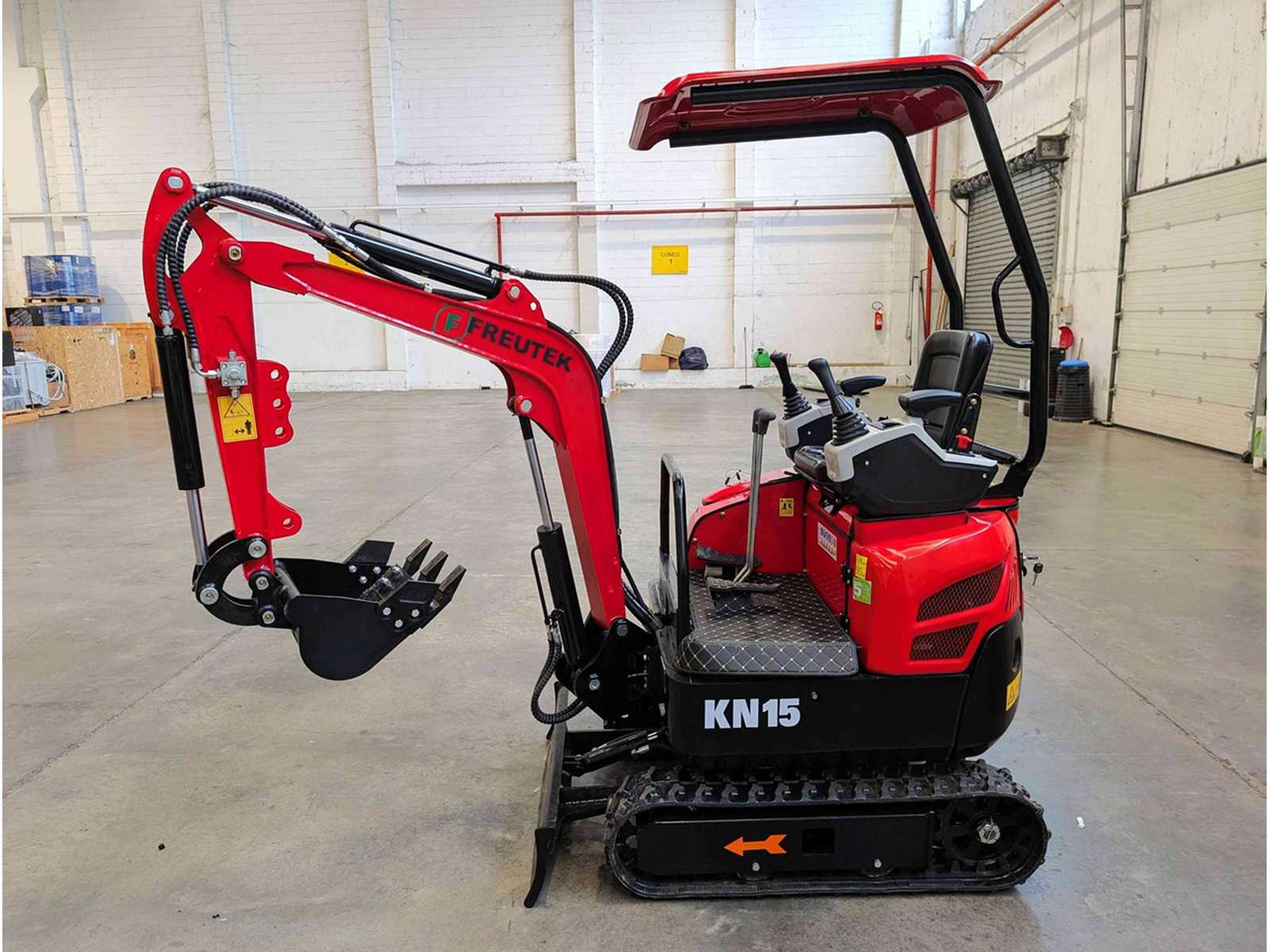 FREUTEK  - 小型挖掘机:图1 FREUTEK  - 小型挖掘机:图1