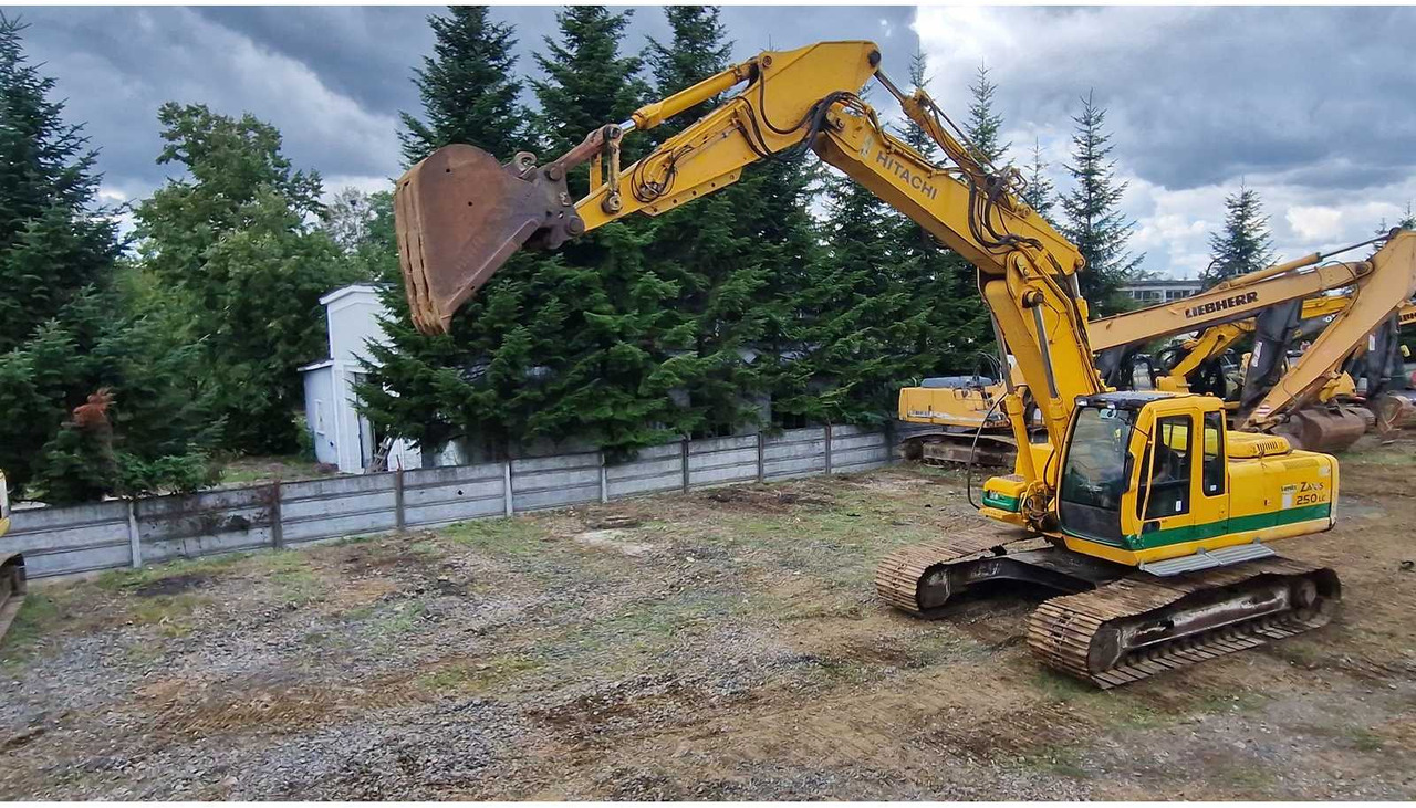 Hitachi ZX250 - 履带式挖掘机:图3 Hitachi ZX250 - 履带式挖掘机:图3