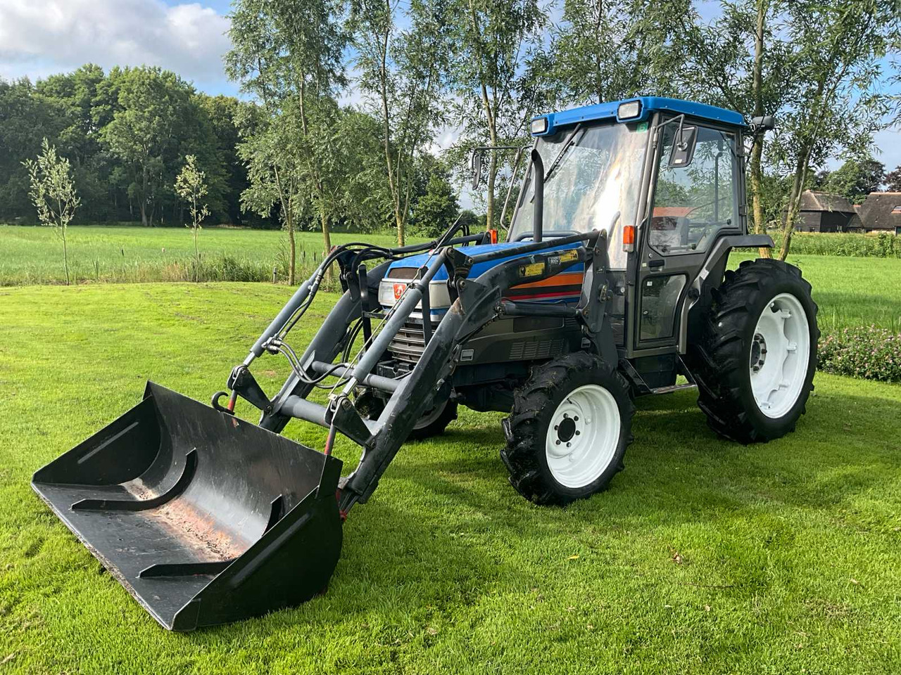 Iseki TF53F - 4WD - 紧凑型拖拉机:图2 Iseki TF53F - 4WD - 紧凑型拖拉机:图2