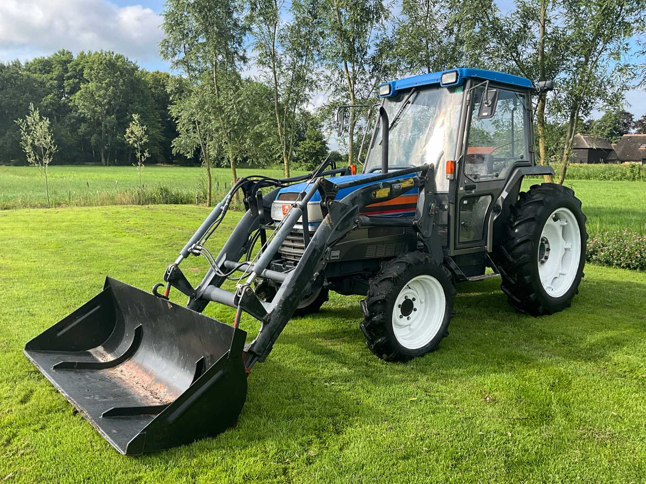 Iseki TF53F - 4WD - 紧凑型拖拉机:图1 Iseki TF53F - 4WD - 紧凑型拖拉机:图1