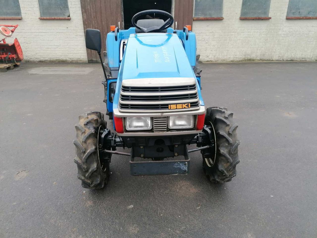 Iseki TU217F - 紧凑型拖拉机:图2 Iseki TU217F - 紧凑型拖拉机:图2