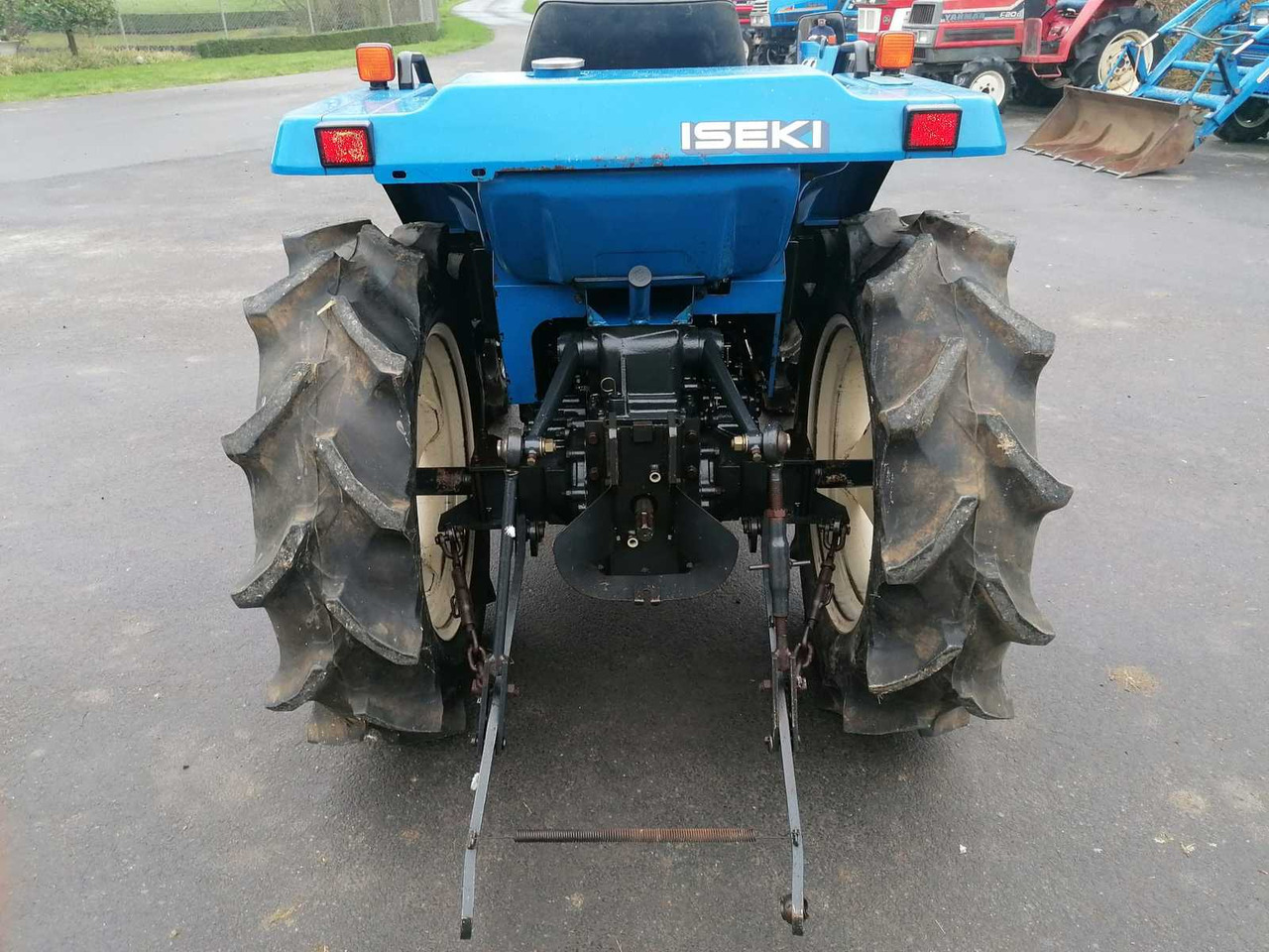 Iseki TU217F - 紧凑型拖拉机:图4 Iseki TU217F - 紧凑型拖拉机:图4
