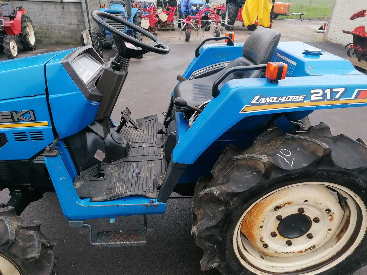 Iseki TU217F - 紧凑型拖拉机:图5 Iseki TU217F - 紧凑型拖拉机:图5