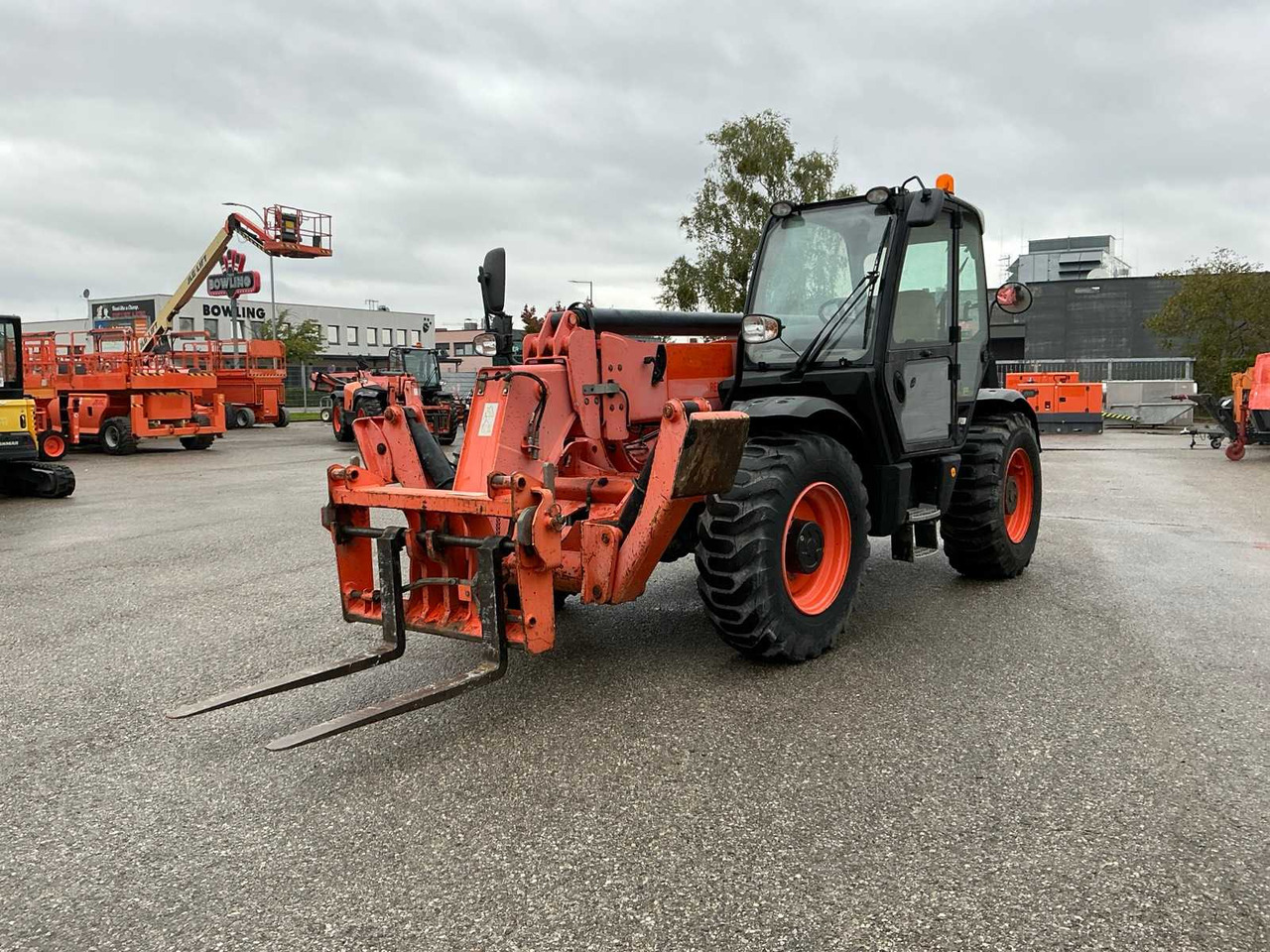 JCB 540-140 - 滑移装载机:图1 JCB 540-140 - 滑移装载机:图1
