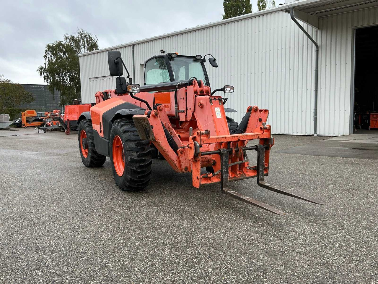 JCB 540-140 - 滑移装载机:图2 JCB 540-140 - 滑移装载机:图2