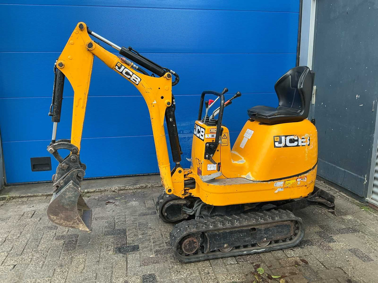 JCB 8008 - 小型挖掘机:图2 JCB 8008 - 小型挖掘机:图2