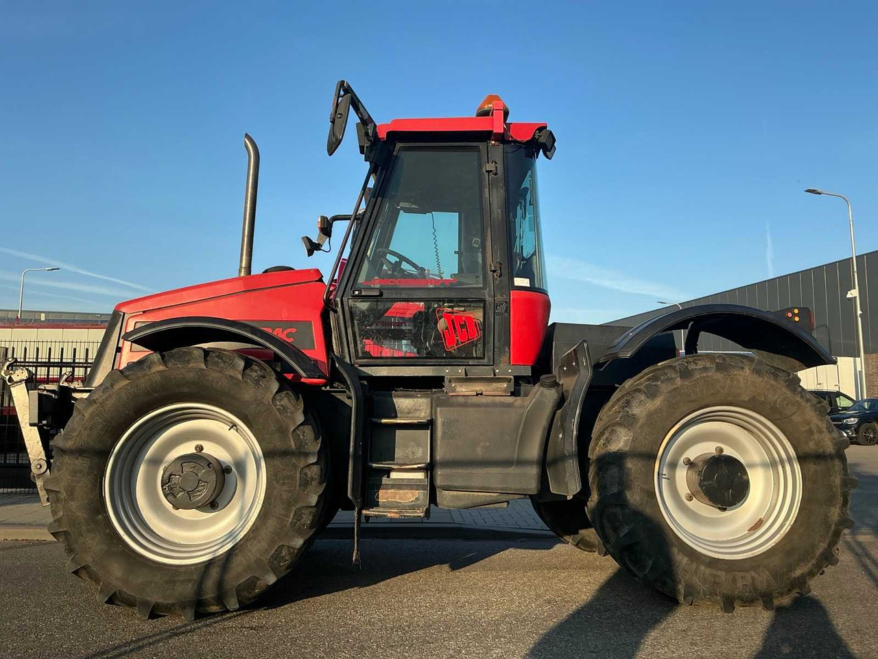 JCB Fastrac 2135 4WS - 拖拉机:图2 JCB Fastrac 2135 4WS - 拖拉机:图2