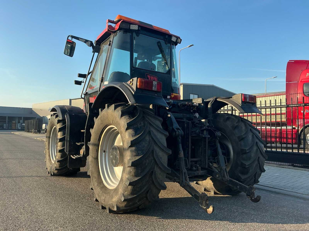 JCB Fastrac 2135 4WS - 拖拉机:图3 JCB Fastrac 2135 4WS - 拖拉机:图3