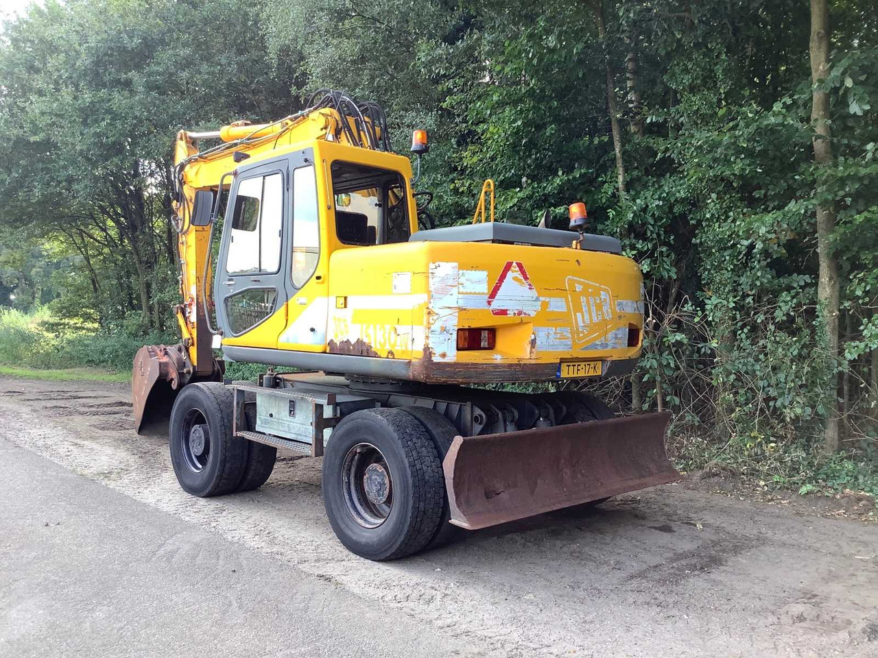 JCB JS130W - 轮式挖掘机:图4 JCB JS130W - 轮式挖掘机:图4