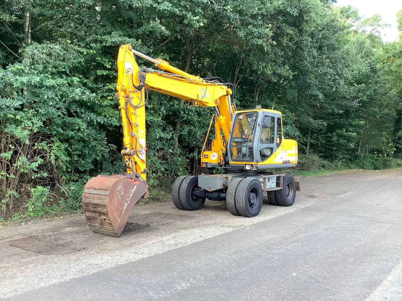 JCB JS130W - 轮式挖掘机:图1 JCB JS130W - 轮式挖掘机:图1