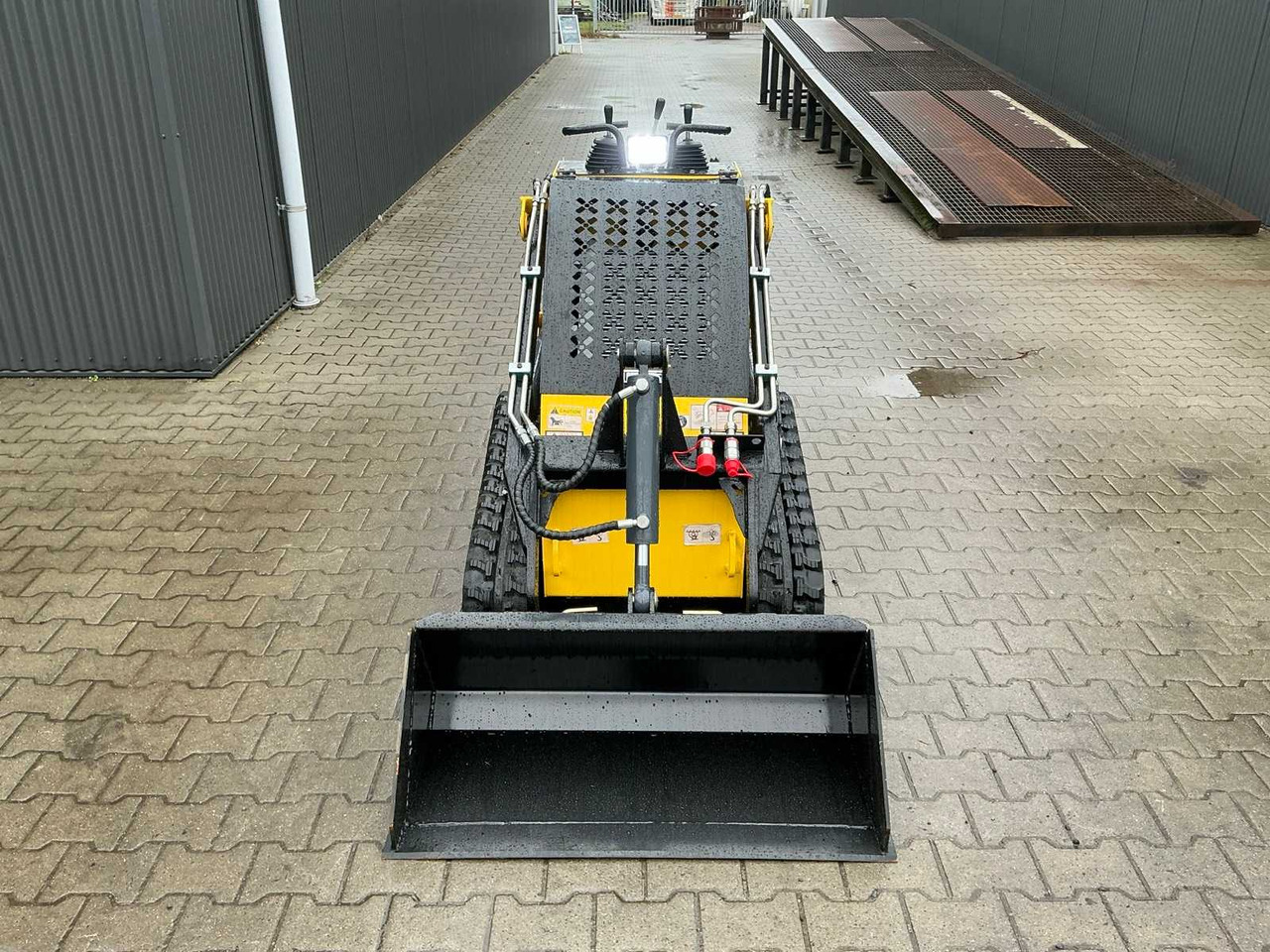 JL LRT360 MINI LOADER / SKID STEER LOADER ON TRACKS - 紧凑型轨道装载机:图5 JL LRT360 MINI LOADER / SKID STEER LOADER ON TRACKS - 紧凑型轨道装载机:图5