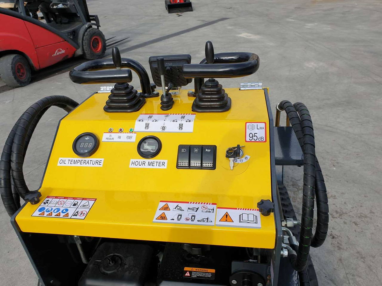轮式装载机 JPC HT360 MINI TRACK LOADER：图7