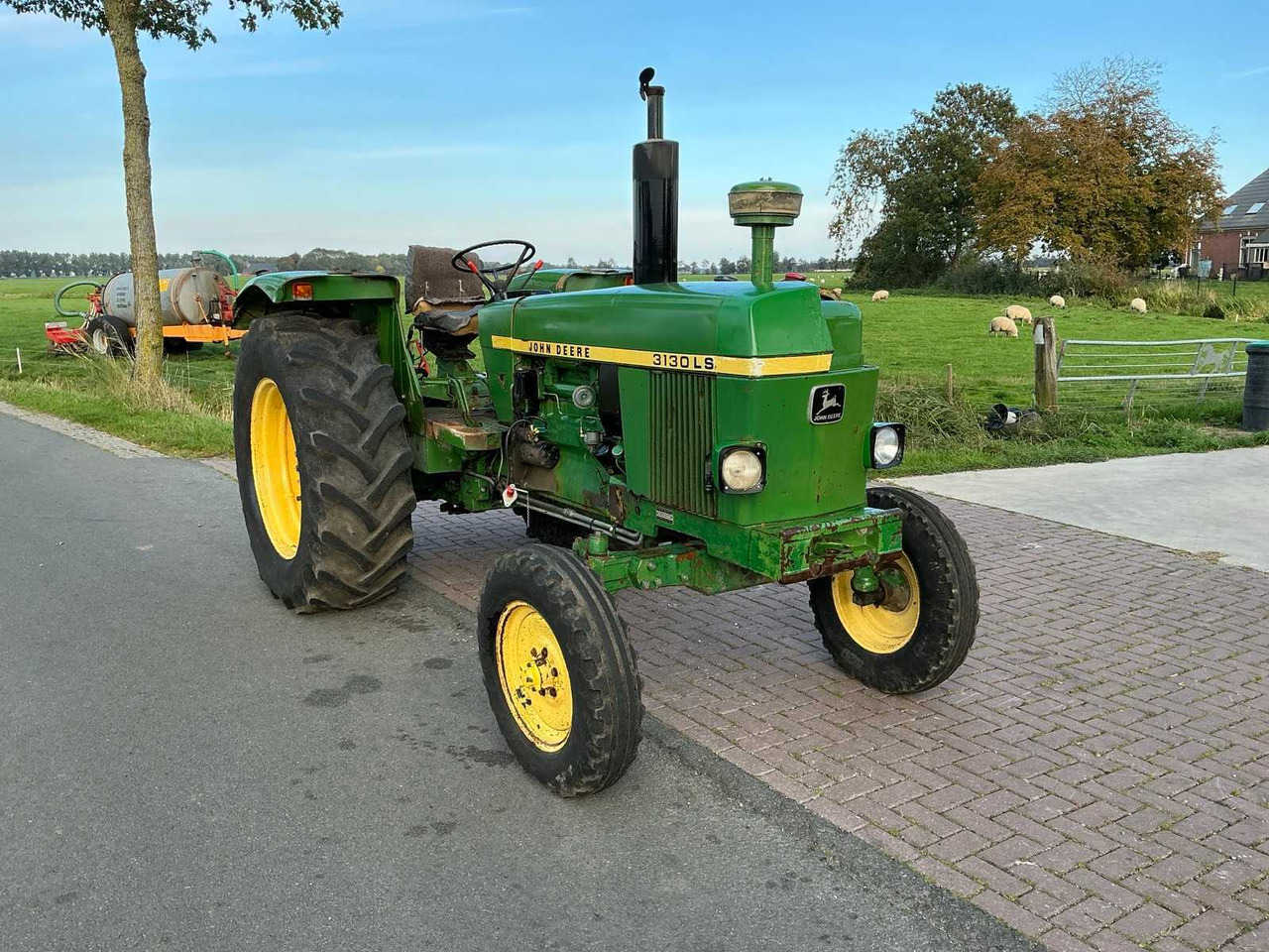 John Deere 3130 - 拖拉机:图3 John Deere 3130 - 拖拉机:图3