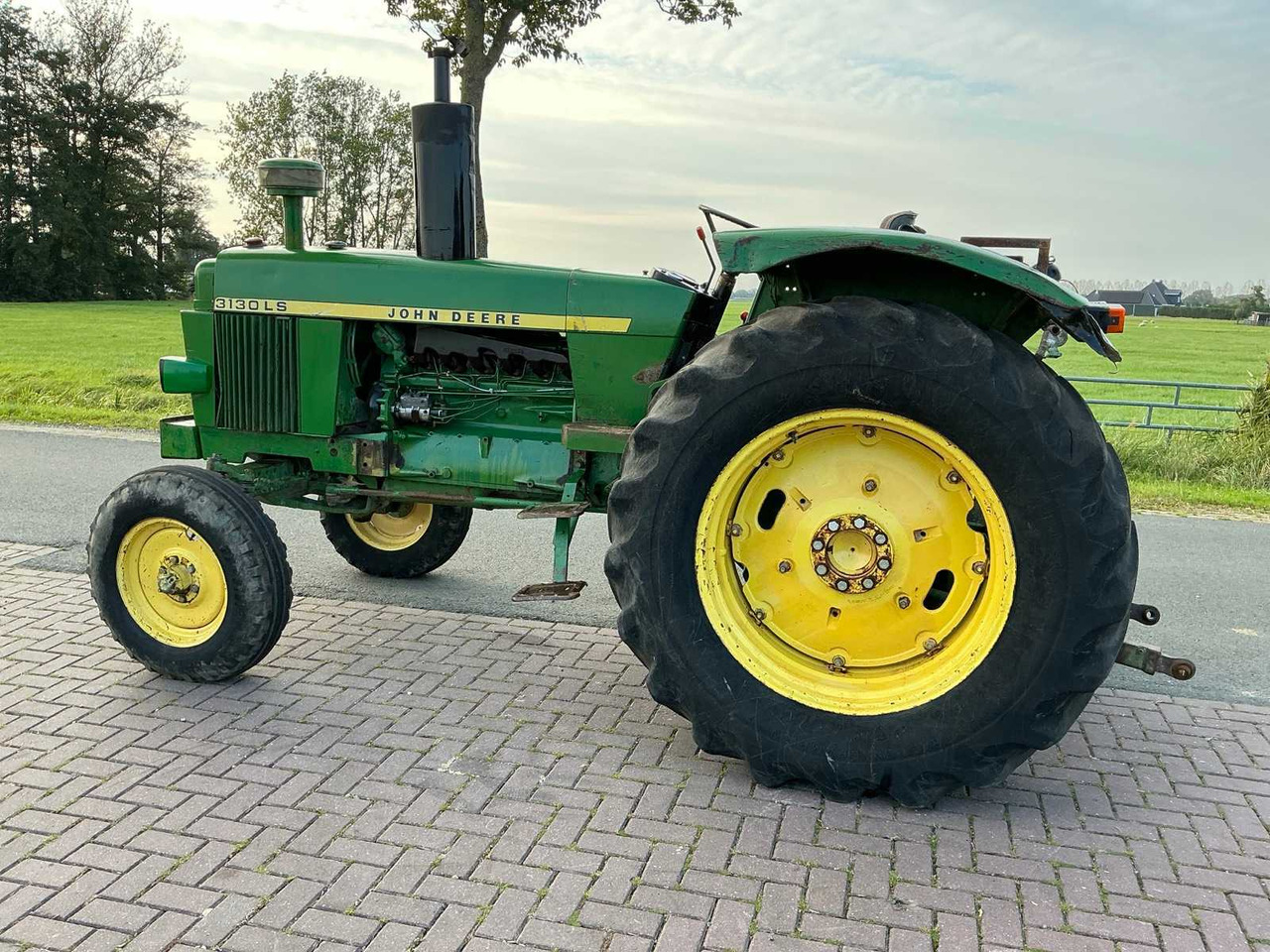 John Deere 3130 - 拖拉机:图4 John Deere 3130 - 拖拉机:图4