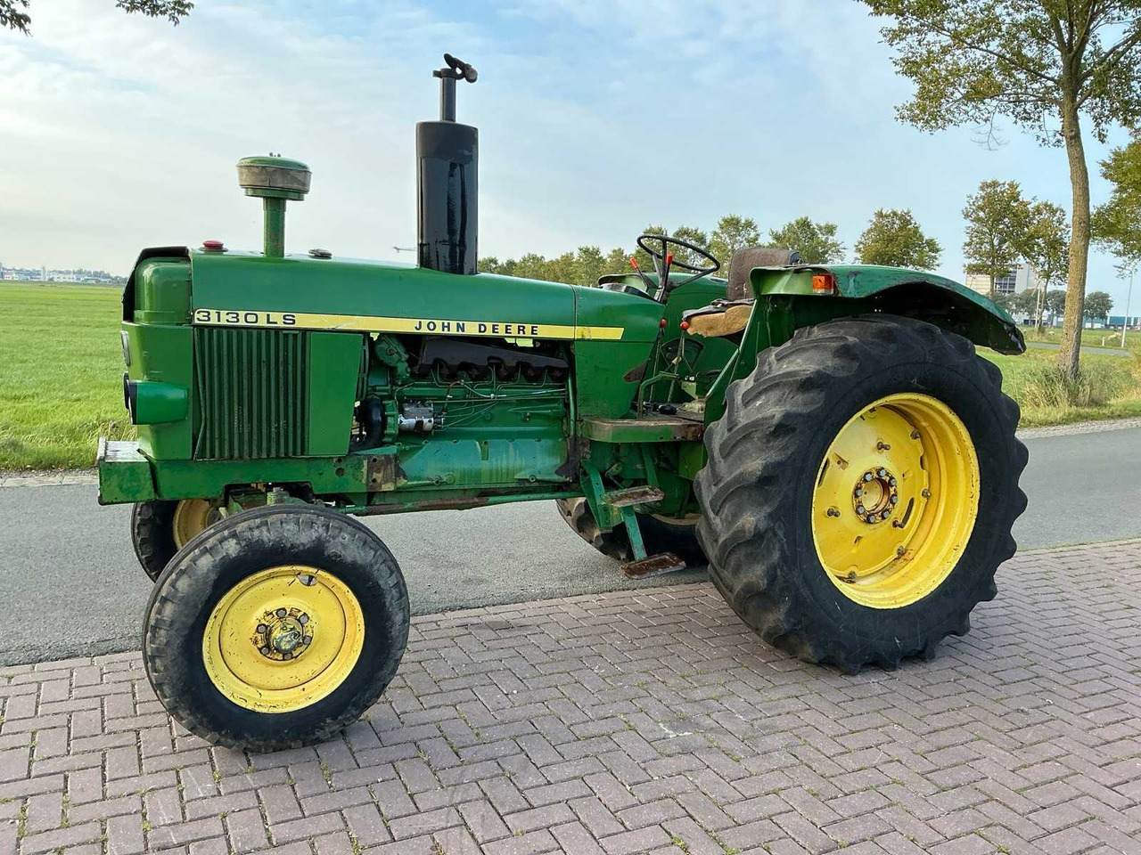 John Deere 3130 - 拖拉机:图1 John Deere 3130 - 拖拉机:图1