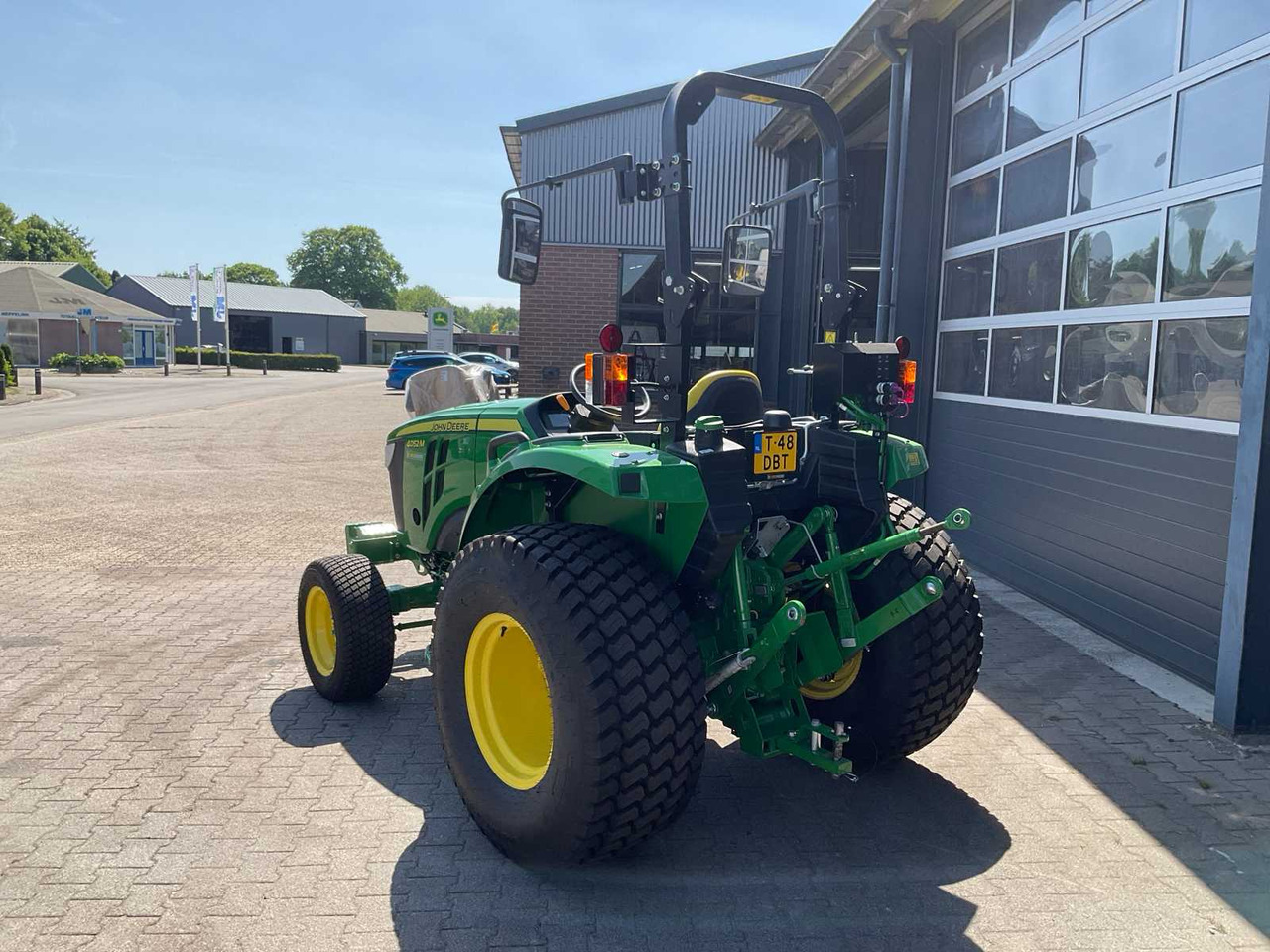 John Deere 4052M - 紧凑型拖拉机:图5 John Deere 4052M - 紧凑型拖拉机:图5