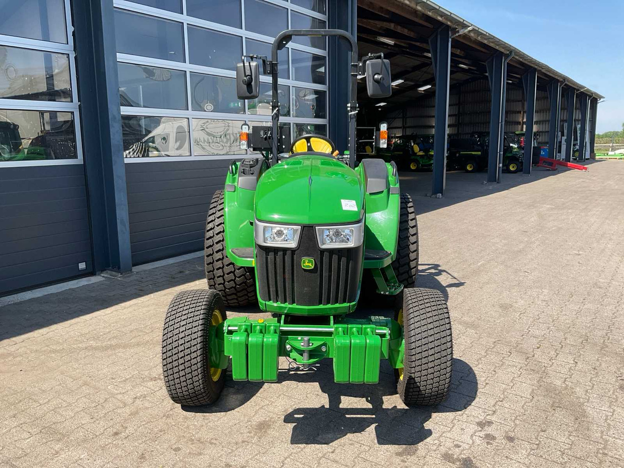 John Deere 4052M - 紧凑型拖拉机:图2 John Deere 4052M - 紧凑型拖拉机:图2