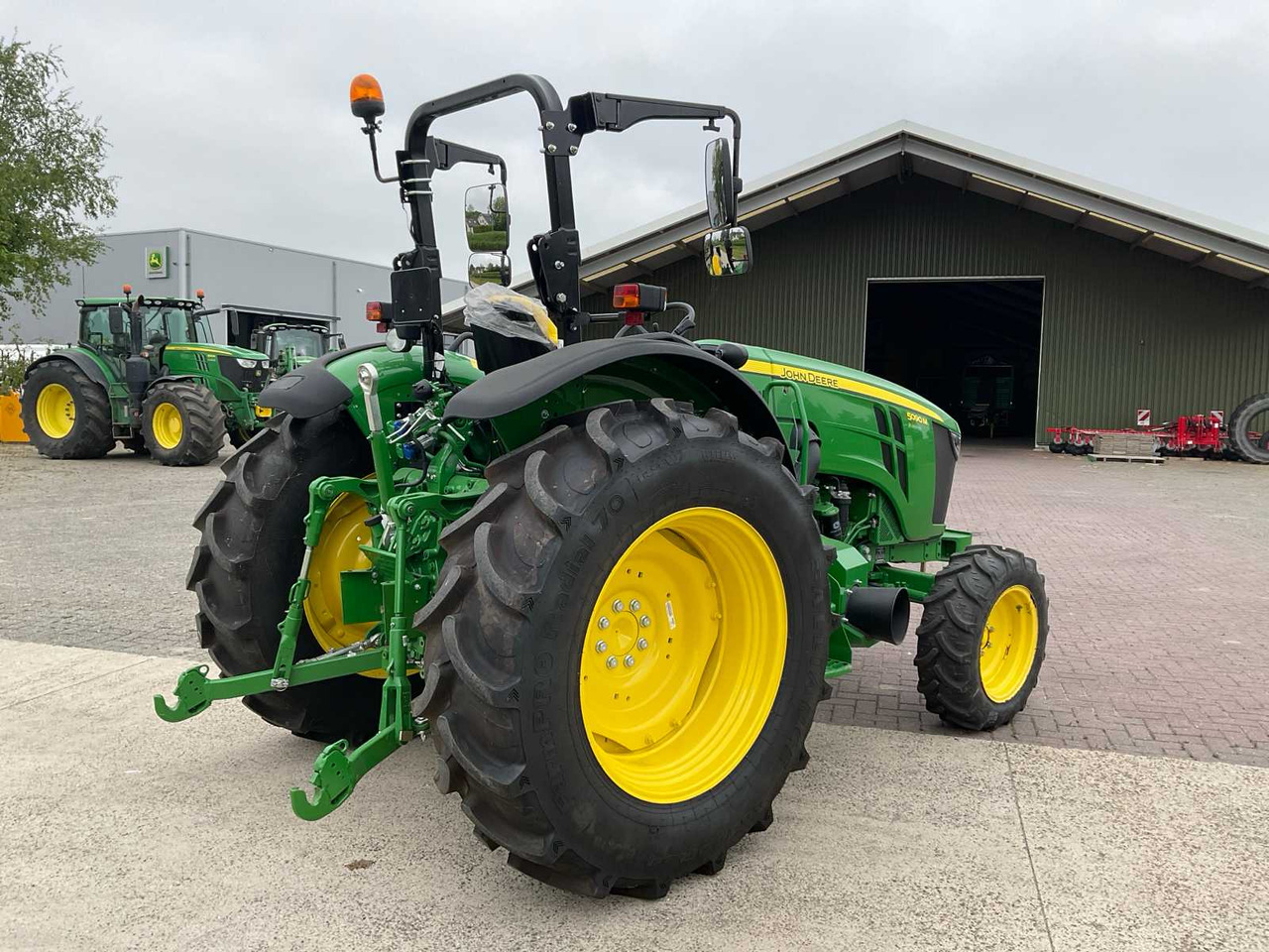John Deere 5090M - 拖拉机:图3 John Deere 5090M - 拖拉机:图3