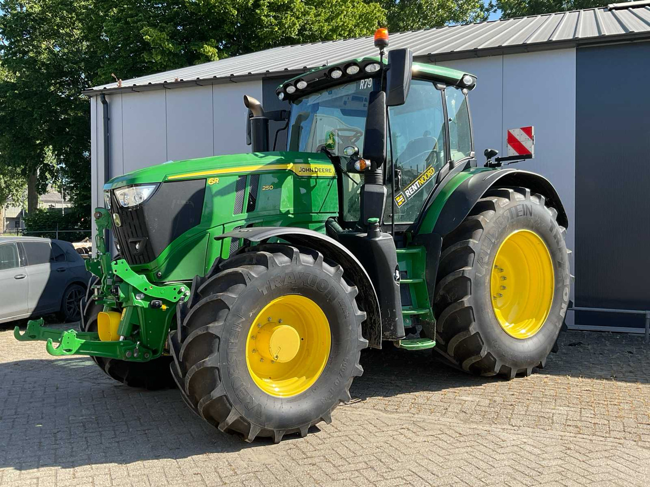 John Deere 6R 250 - 拖拉机:图2 John Deere 6R 250 - 拖拉机:图2