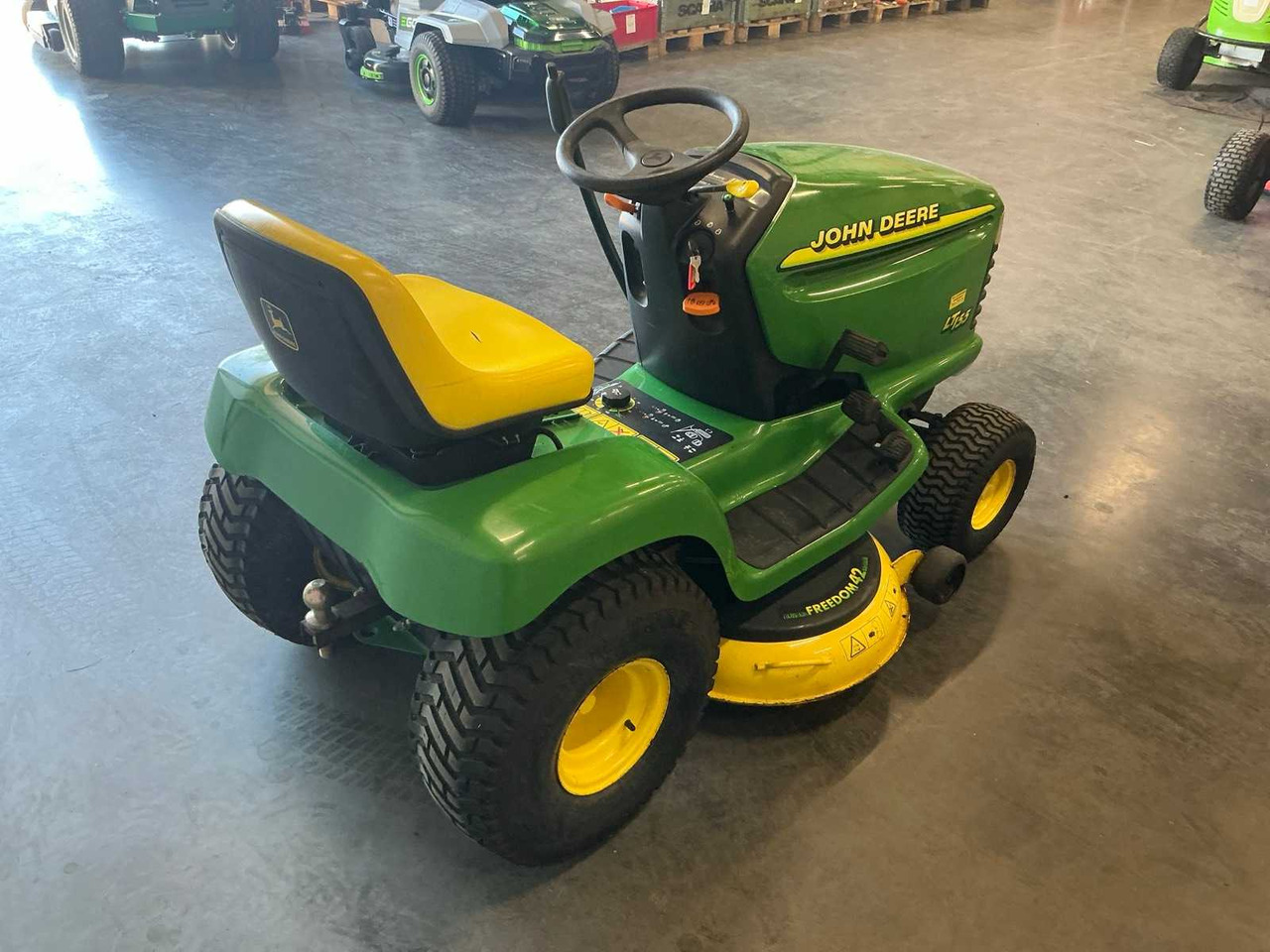 John Deere LT155 - 园林割草机:图4 John Deere LT155 - 园林割草机:图4