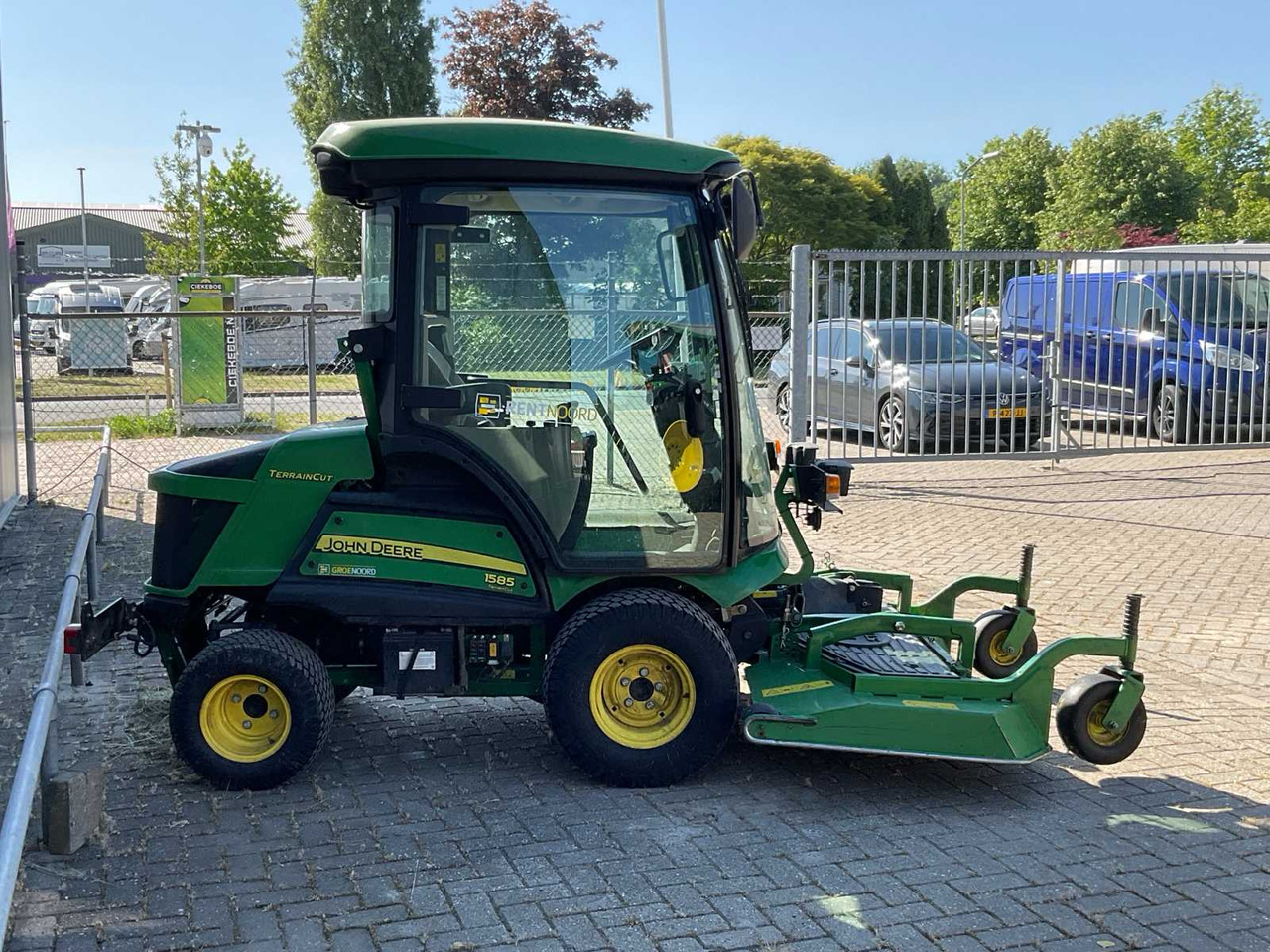 John Deere TerrainCut 1585 - 园林割草机:图3 John Deere TerrainCut 1585 - 园林割草机:图3