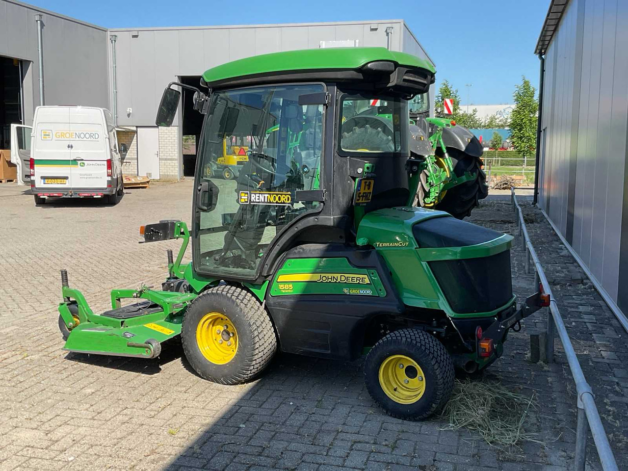 John Deere TerrainCut 1585 - 园林割草机:图4 John Deere TerrainCut 1585 - 园林割草机:图4