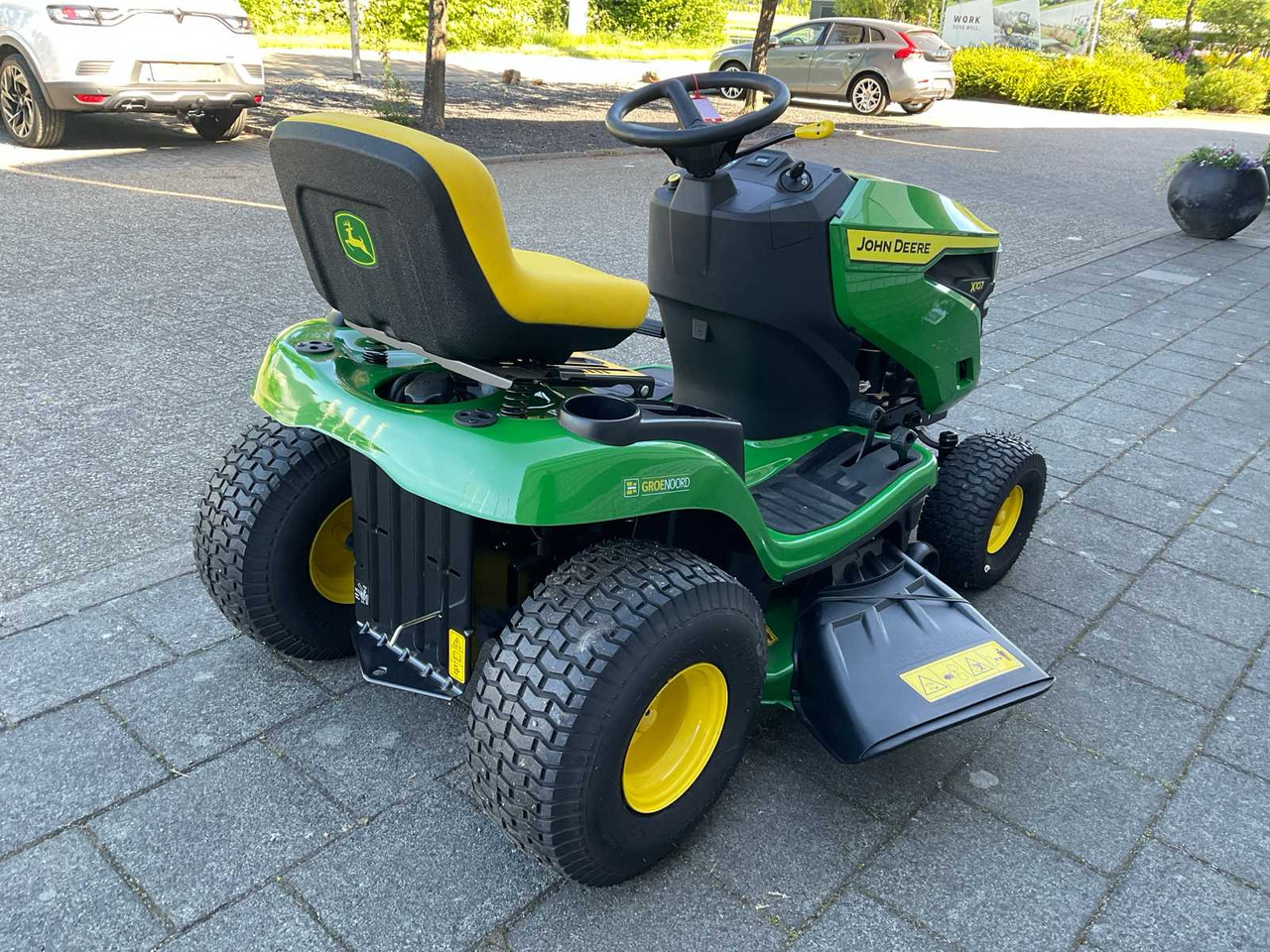 John Deere X107 - 园林割草机:图3 John Deere X107 - 园林割草机:图3