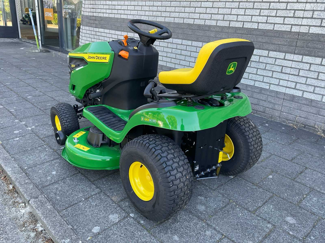 John Deere X107 - 园林割草机:图2 John Deere X107 - 园林割草机:图2