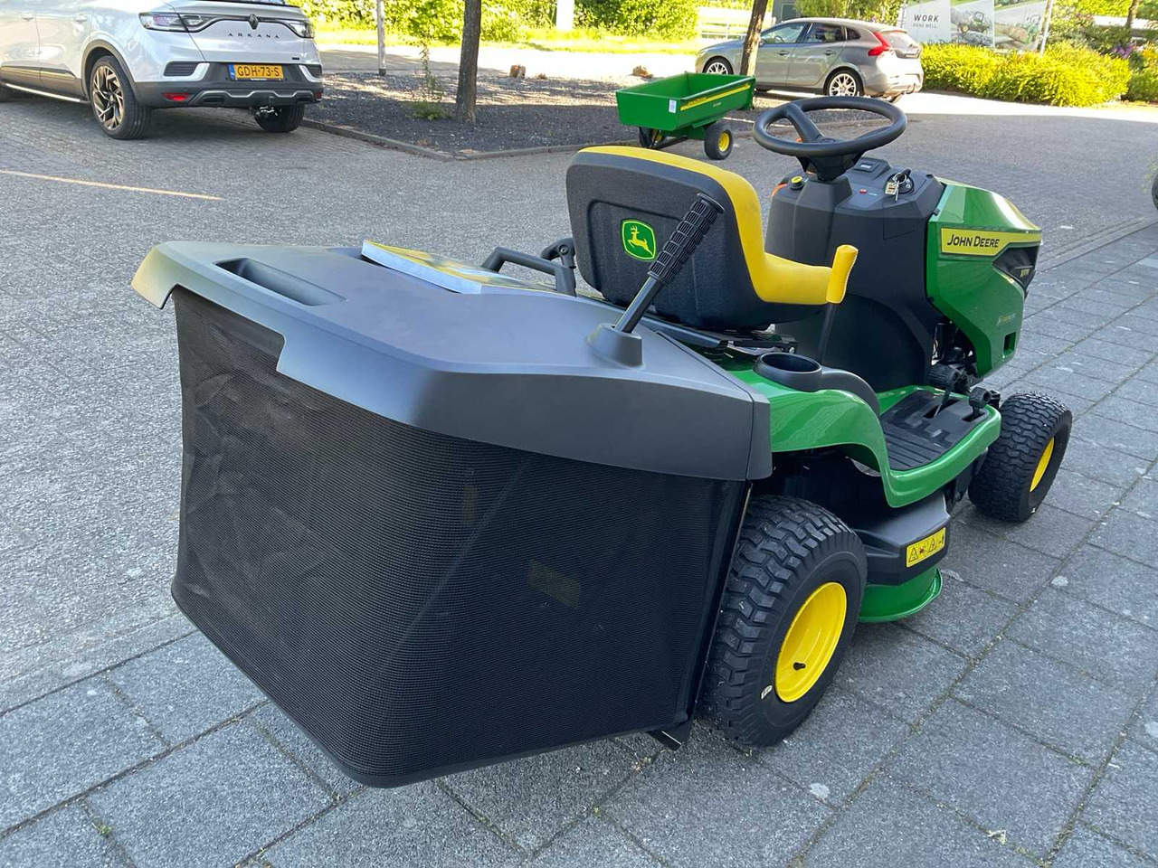 John Deere X117R - 园林割草机:图3 John Deere X117R - 园林割草机:图3