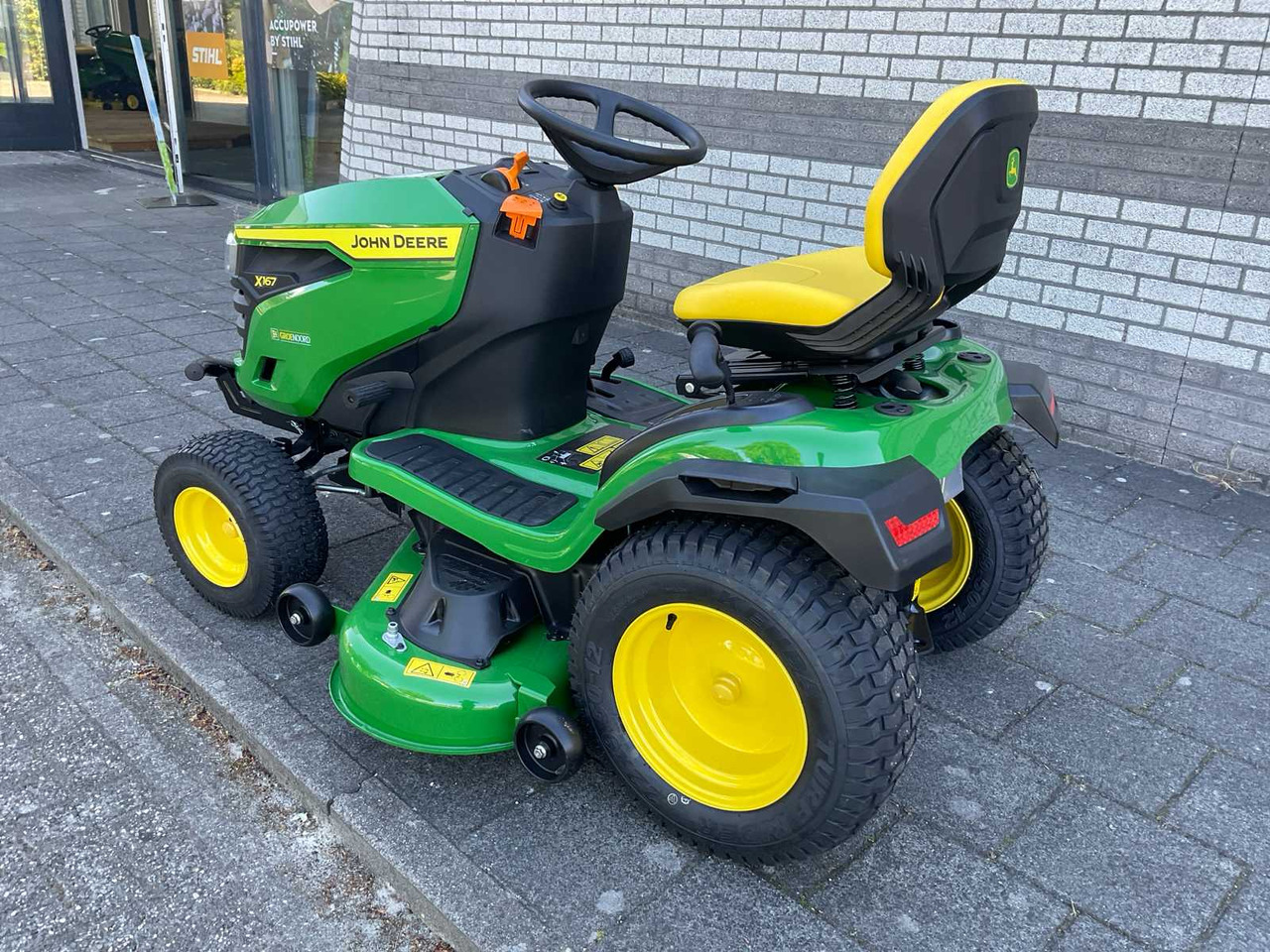 John Deere X167 - 园林割草机:图2 John Deere X167 - 园林割草机:图2