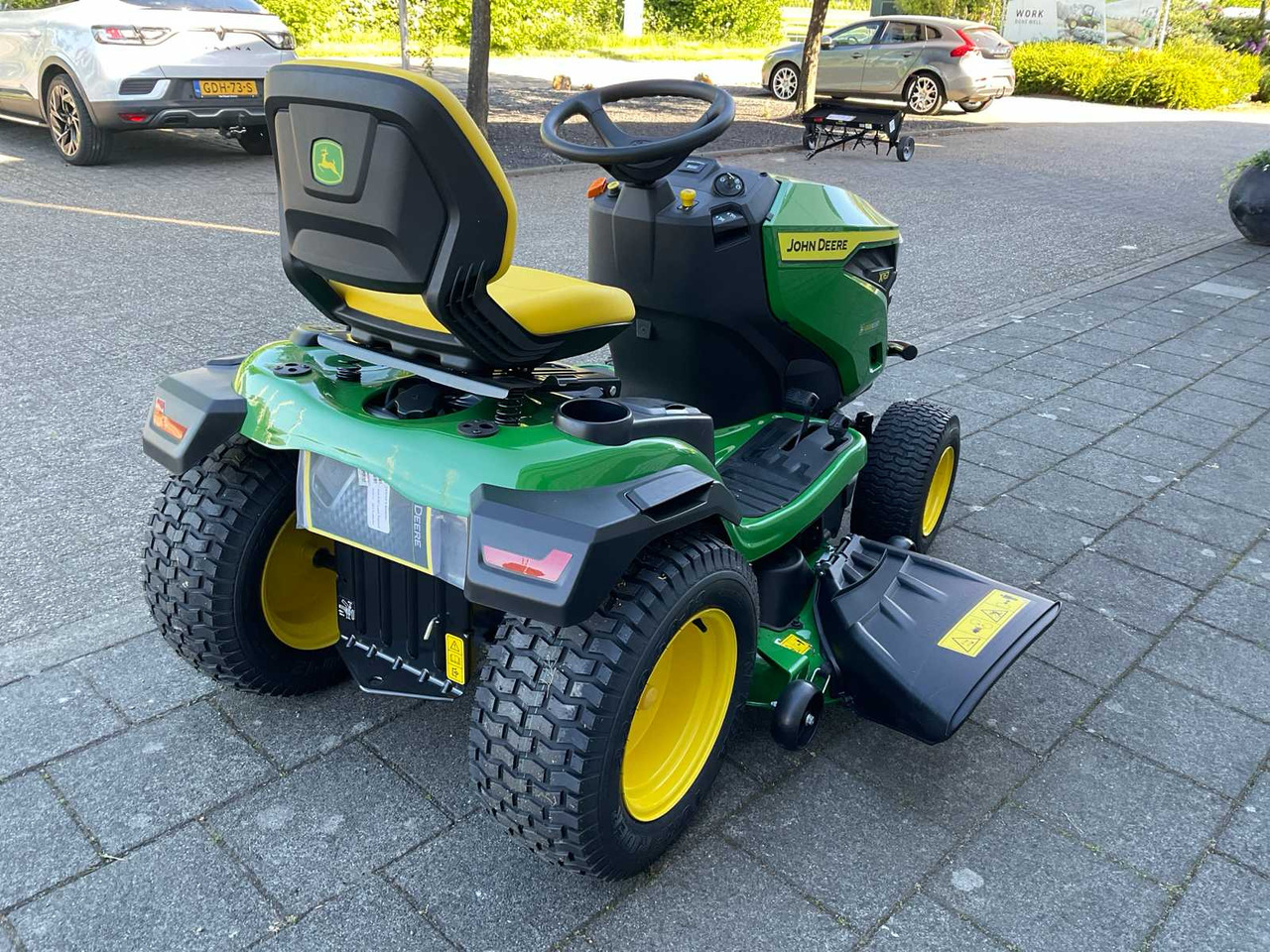 John Deere X167 - 园林割草机:图3 John Deere X167 - 园林割草机:图3