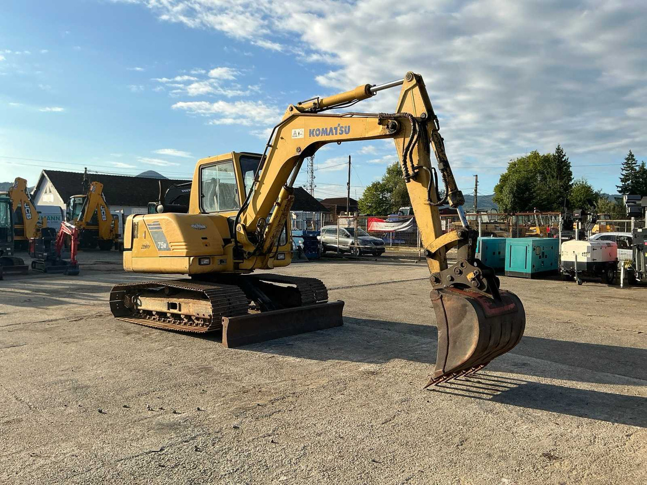 KOMATSU - PC 75R - MIDI-EXCAVATOR - 2004 - 挖掘机:图1 KOMATSU - PC 75R - MIDI-EXCAVATOR - 2004 - 挖掘机:图1