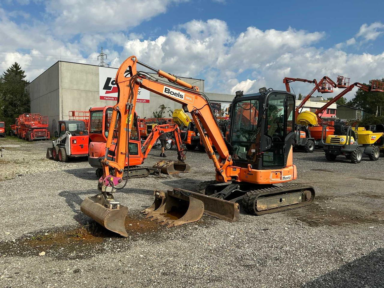 Komatsu PC35MR-5 - 履带式挖掘机:图1 Komatsu PC35MR-5 - 履带式挖掘机:图1