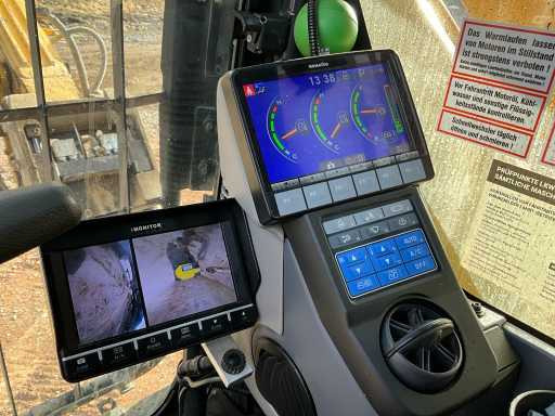 履带式挖掘机 Komatsu PC490LC H：图24