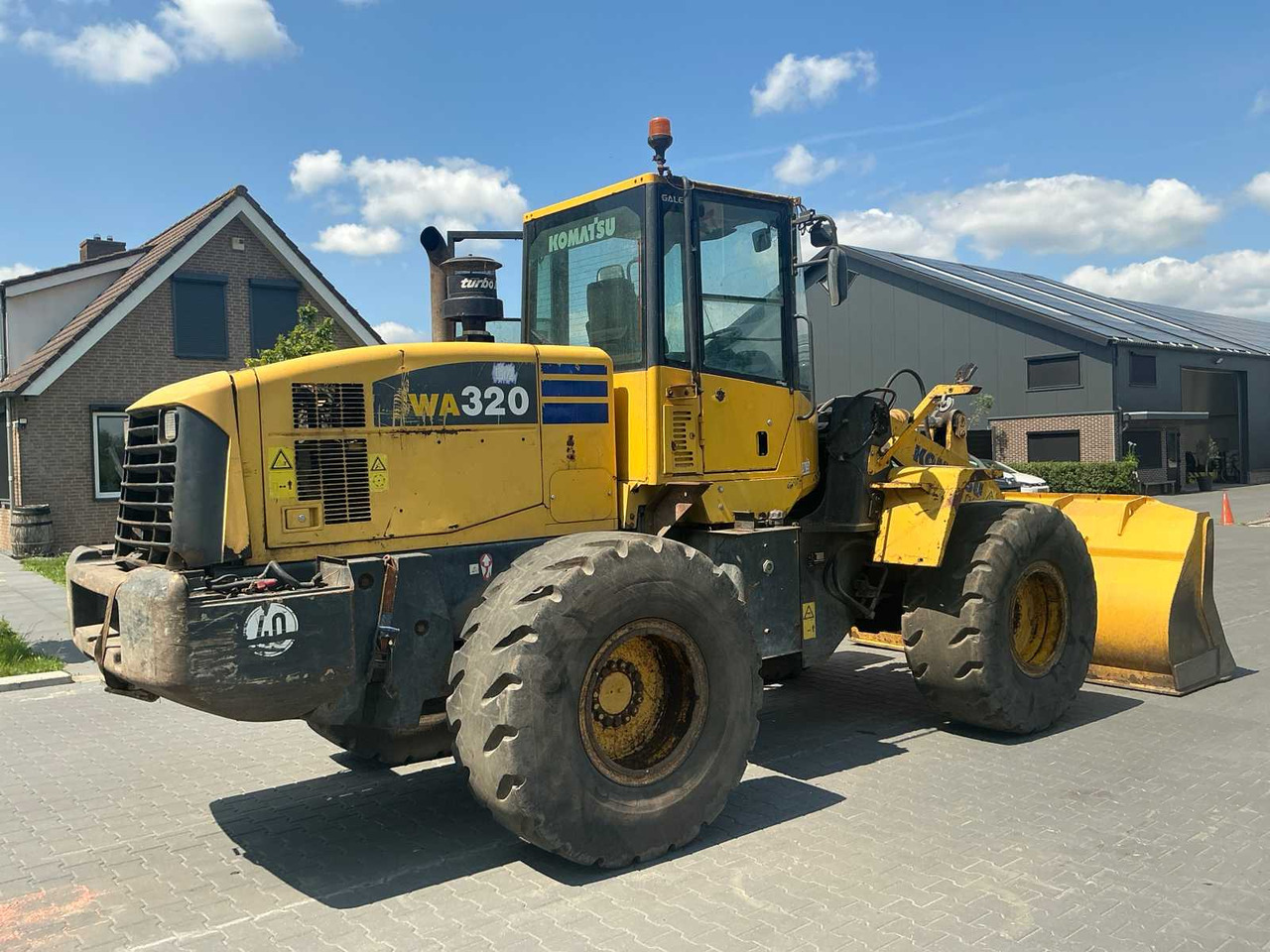Komatsu WA320-5H - 轮式装载机:图5 Komatsu WA320-5H - 轮式装载机:图5